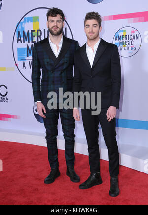 Los Angeles, Stati Uniti d'America. Il 19 novembre, 2017. - La chainsmokers. 2017 American Music Awards tenutosi presso Microsoft Theatre di Los Angeles. Photo credit: birdie thompson/admedia (credito immagine: © birdie thompson/admedia via zuma filo) Foto Stock