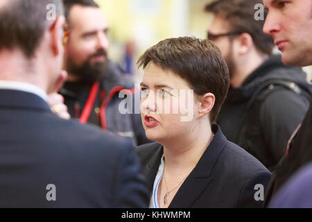 Edinburgh, Regno Unito. Xx Nov, 2017. Ruth Davidson capi la Scottish conservatori PoppyScotland visite in fabbrica a Edimburgo. La Scozia. Credito: pak@ Mera/Alamy Live News Foto Stock