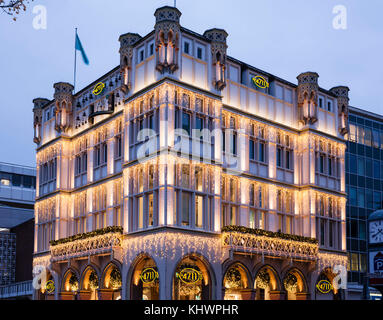 Germania, Colonia, la casa del 4711 a Glockengasse, casa ancestrale della fabbrica di profumi Muelhens, illuminazione durante il periodo natalizio. Germania Foto Stock