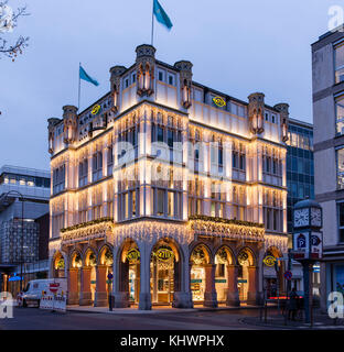 Germania, Colonia, la casa del 4711 a Glockengasse, casa ancestrale della fabbrica di profumi Muelhens, illuminazione durante il periodo natalizio. Germania Foto Stock