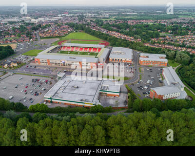 Leigh Sports Village con Morrisons supermercato e Holiday Inn Express a Leigh, Greater Manchester, Inghilterra, Regno Unito Foto Stock