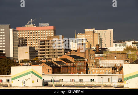 La mattina presto luce sulla città di NOTTINGHAM, NOTTINGHAMSHIRE REGNO UNITO Inghilterra Foto Stock