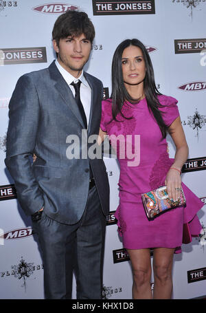 Ashton Kutcher   demi moore  25 - Il joneses premiere al arclight Theatre di Los Angeles.Ashton Kutcher   demi moore  25a. Attore, Attrice, premiere, celebrità evento, arrivo, verticale, industria cinematografica, celebrità bestof, arte cultura e intrattenimento, topix Ashton Kutcher e demi moore, Foto Stock