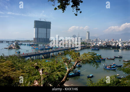 Vietnam. vista di Nha Trang e il fiume kai dalla torre cham Foto Stock