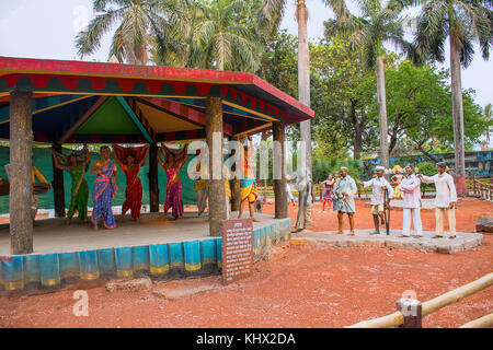 Villaggio ballerini. Grammo Sanskruti Udyan, Pashan di Pune, Maharashtra. Simulazione di villaggio. Foto Stock