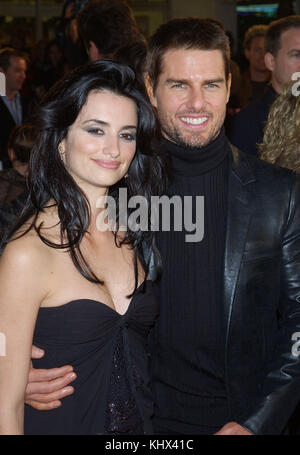 Tom Cruise e Penelope Cruz che arrivano al ' l'ultimo samurai pemiere ' al Westwood Village a los angeles. dicembre 1, 2003. Foto Stock