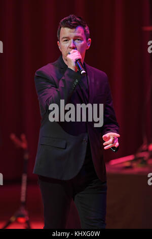 Miami, FL - 07 febbraio: Rick Astley esegue a Adrienne Arsht Center il 7 febbraio 2017 in Miami Florida persone: Rick Astley Foto Stock