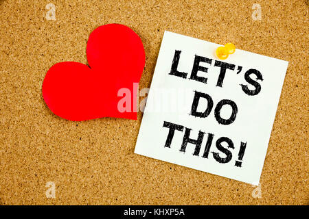 Didascalia di testo per la scrittura a mano concettuale che mostra il concetto di tratta di esseri umani per incoraggiamento inizia a dire e amare scritto su una nota adesiva r Foto Stock