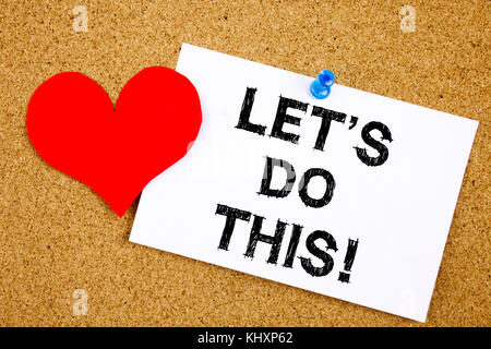 Didascalia di testo per la scrittura a mano concettuale che mostra il concetto di tratta di esseri umani per incoraggiamento inizia a dire e amare scritto su una nota adesiva r Foto Stock