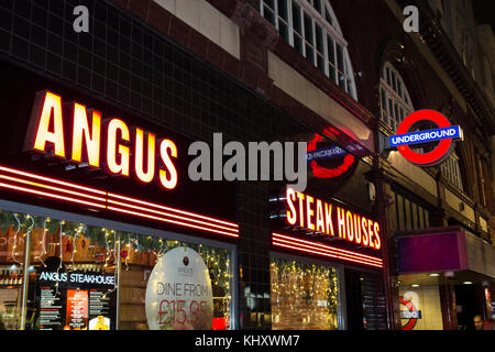 Esterno di Angus Steak House, Coventry Street, Leicester Square, London, Regno Unito Foto Stock