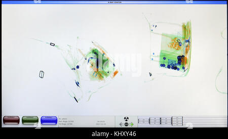 Screenshot da un aeroporto x-ray bagagli security scanner Foto Stock