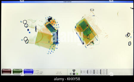 Screenshot da un aeroporto x-ray bagagli security scanner Foto Stock