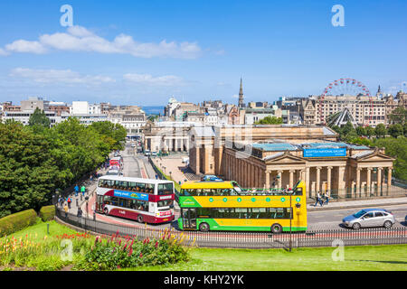 Edimburgo Scozia Edinburgh City Centre musei e Scottish National Gallery art gallery dal tumulo scozzese di Edimburgo REGNO UNITO GB Europa Foto Stock