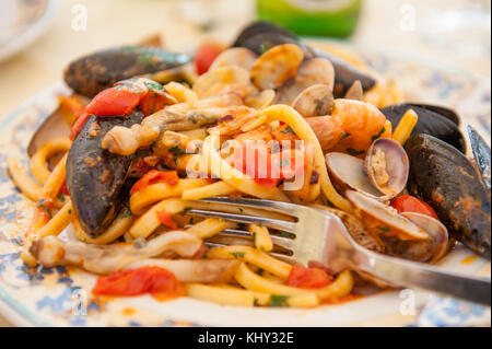 Spaghetti allo scoglio - pasta italiana di pesce Foto Stock