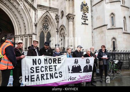 Londra, XX novembre 2017. Giorno uno dell'inchiesta pubblica in undercover policing, manifestanti tra cui la baronessa Jenny Jones,Partito Verde peer chiamata, sull'Inchiesta per rilasciare il coperchio nomi e aprire i file con le persone che sono state pedinati. :Credit Claire Doherty/Alamy Live News Foto Stock