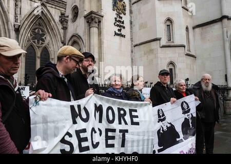 Londra, XX novembre 2017. Giorno uno dell'inchiesta pubblica in undercover policing, manifestanti tra cui la baronessa Jenny Jones,Partito Verde peer chiamata, sull'Inchiesta per rilasciare il coperchio nomi e aprire i file con le persone che sono state pedinati. :Credit Claire Doherty/Alamy Live News Foto Stock