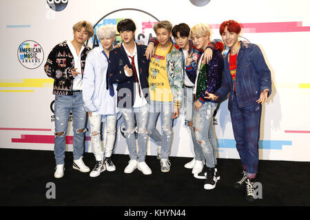 BTS / Bangtan Boys partecipare al 2017 American Music Awards al Microsoft Theatre il 19 novembre 2017 a Los Angeles, California. | Verwendung weltweit Foto Stock