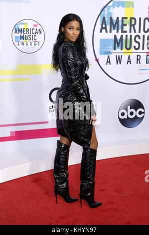 Los Angeles, California. 19 Nov 2017. Ciara partecipa al 2017 American Music Awards al Microsoft Theatre il 19 novembre 2017 a Los Angeles, California. | Verwendung weltweit Credit: dpa/Alamy Live News Foto Stock