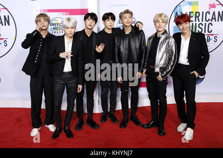 BTS / Bangtan Boys partecipare al 2017 American Music Awards al Microsoft Theatre il 19 novembre 2017 a Los Angeles, California. | Verwendung weltweit Foto Stock
