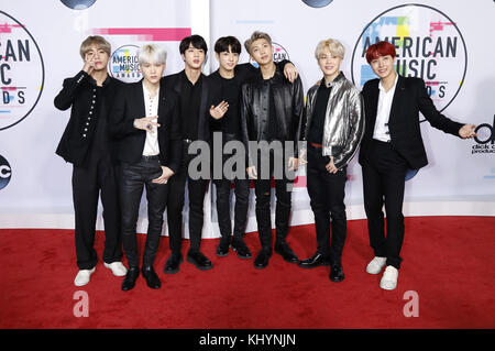 BTS / Bangtan Boys partecipare al 2017 American Music Awards al Microsoft Theatre il 19 novembre 2017 a Los Angeles, California. | Verwendung weltweit Foto Stock