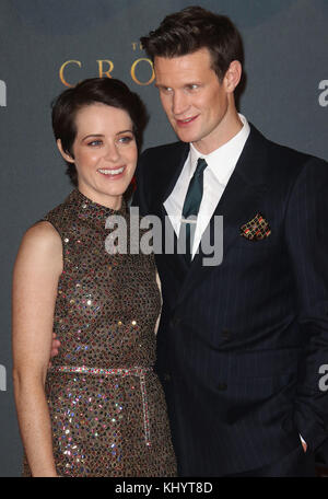 Londra, Regno Unito. Xxi Nov, 2017. Novembre 21, 2017 - Claire Foy e Matt Smith frequentando 'corona' Stagione 2 Premiere Mondiale, Odeon Leicester Square a Londra, Inghilterra, UK Credit: RM Premere/Alamy Live News Foto Stock