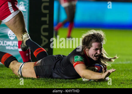 Twickenham, Regno Unito. 21 novembre 2017. Jo Brown segna una meta, Inghilterra donne contro Canada in un incontro internazionale autunnale allo Stoop, Twickenham, Londra, Inghilterra, il 21 novembre 2017 Punteggio finale 49-12 Credit: Lissy Tomlinson/Alamy Live News Foto Stock