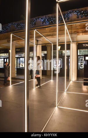 Covent Garden, Londra, Regno Unito. 22 novembre 2017. Il negozio di bellezza e fragranze Tom Ford apre a Covent Garden, Londra. Crediti: Matthew Chattle/Alamy Live News Foto Stock