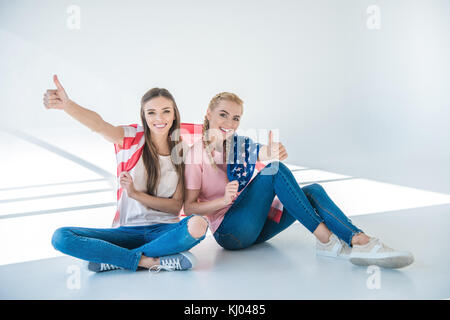 Ragazze con bandiera americana Foto Stock