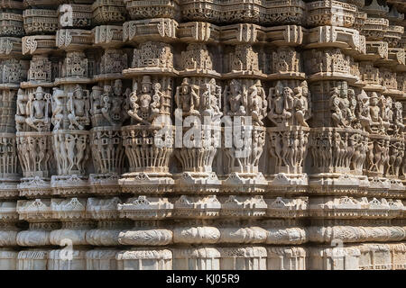 Dettaglio del tempio del sole , lohargal, ranakpur, Rajasthan, India Foto Stock