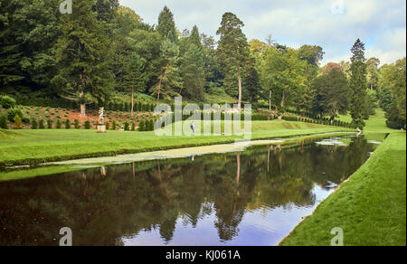 Inghilterra, NorthYorkshire,Studley Royal Park di Fountains Abbey, Studley Royal Gardens, acqua giardino, per John Aislabie, 1718, Fiume Skell, Foto Stock