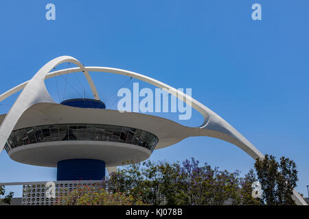Il tema edificio è un spazio iconica della struttura per età all'aeroporto internazionale di Los Angeles. Foto Stock