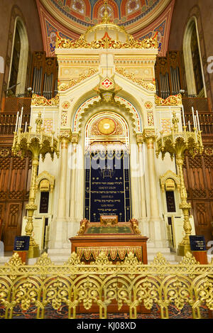 Budapest, Ungheria - 1 dicembre 2014: Grande Sinagoga di Budapest, Ungheria. è la seconda più grande sinagoga nel mondo. Foto Stock