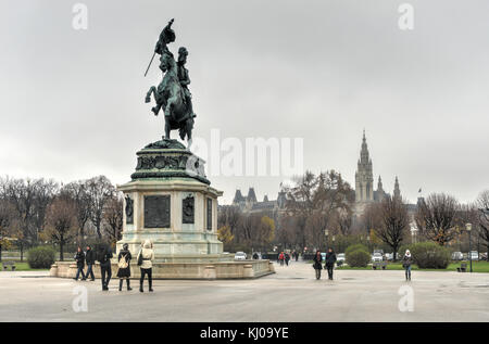 Vienna, Austria - 30 novembre 2014: Statua di arciduca Carlo d'Austria presso il palazzo imperiale di Hofburg di Vienna Foto Stock