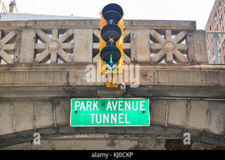 Park avenue tunnel entrata nella città di new york. Foto Stock