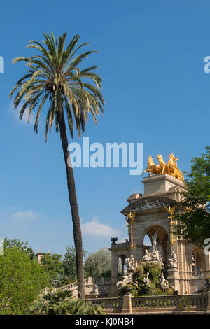 Cascada Fontana nel parco Cittadella a Barcellona, Spagna. Il parco è chiamato anche il Parco della Ciutadella. Barcellona è la capitale della Catalogna Foto Stock