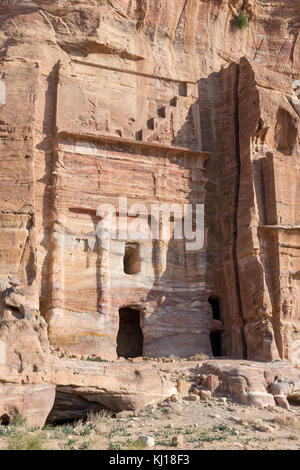 Tombe reali nell'antica città di Petra, Giordania Foto Stock