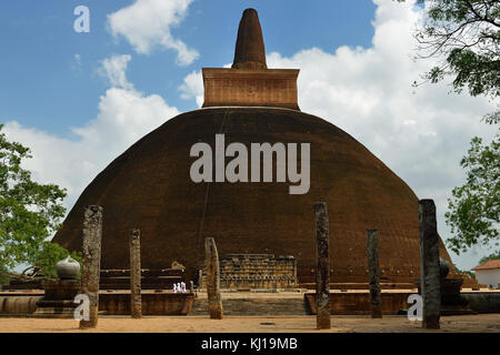 Sri lanka, anuradhapura rovina, la storica capitale della singalese buddista membro sullo Sri lance , adhayagiri dagoba (stupa). Foto Stock