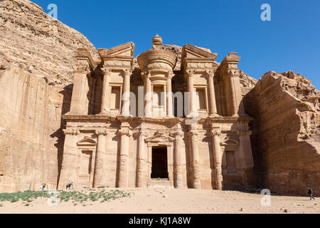 Il monastero Al Deir in Petra, Giordania Foto Stock