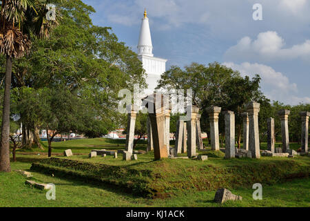 Sri lanka, anuradhapura rovina, la storica capitale della singalese buddista membro sullo Sri lance. mirisavatiya dagoba stupa Foto Stock