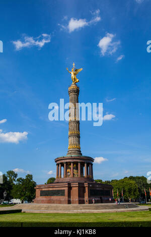 La siegessaule è la Colonna della Vittoria si trova sul Tiergarten a Berlino, viaggio in Germania Foto Stock