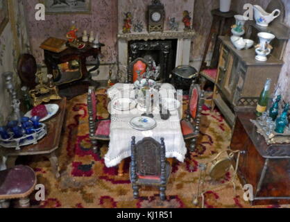 Interno di un inizio di bambole di Victorian House (Tregear Manor, Cornwall, Inghilterra), 1840 Foto Stock