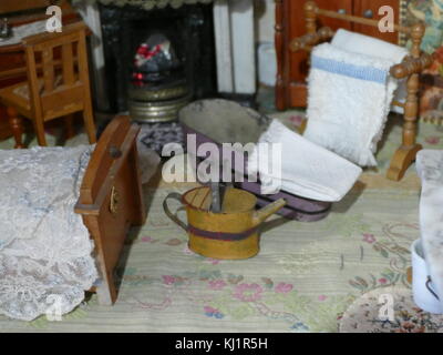 Interno di un inizio di bambole di Victorian House (Tregear Manor, Cornwall, Inghilterra), 1840 Foto Stock