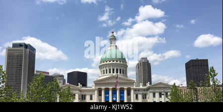 Fotografia del vecchio Palazzo di Giustizia di San Louis, Missouri. Il Tribunale vecchio è ora parte del Jefferson National Expansion Memorial costruito durante il XIX secolo. Recante la data del XXI secolo Foto Stock