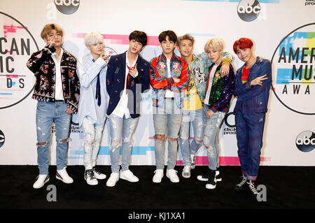 BTS / Bangtan Boys partecipare al 2017 American Music Awards al Microsoft Theatre il 19 novembre 2017 a Los Angeles, California. Foto Stock