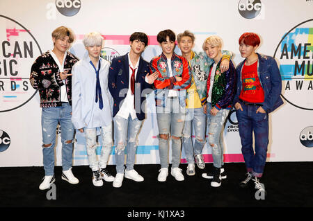 BTS / Bangtan Boys partecipare al 2017 American Music Awards al Microsoft Theatre il 19 novembre 2017 a Los Angeles, California. Foto Stock