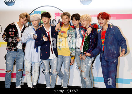 BTS / Bangtan Boys partecipare al 2017 American Music Awards al Microsoft Theatre il 19 novembre 2017 a Los Angeles, California. Foto Stock