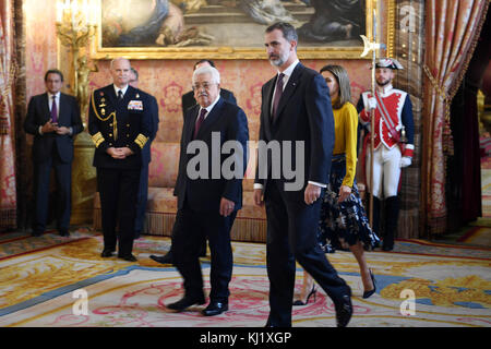 11 maggio 2017 - Madrid, Madrid, Spagna - il re spagnolo Felipe incontra il presidente palestinese Mahmoud Abbas al Palazzo reale di Madrid, il 20 novembre 2017 (immagine di credito: © Thaler Ganaim/APA Images via ZUMA Wire) Foto Stock