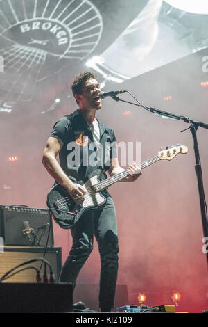Londra, Regno Unito. Xx nov, 2017. Mike Kerr di sangue reale esecuzione dal vivo sul palco la prima notte della loro 3-potrebbe funzionare a Alexandra Palace di Londra. photo Data: lunedì, 20 novembre 2017. Credito: roger garfield/alamy live news Foto Stock