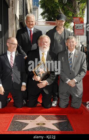 Los Angeles, CA, Stati Uniti d'America. Xx nov, 2017. mitch O'farrell, Jeff zarrinnam, Nick Nolte, GAVIN O CONNOR, leron gubler alla cerimonia di induzione per la stella sulla Hollywood Walk of fame per Nick Nolte, hollywood boulevard, los angeles, ca novembre 20, 2017. Credito: Michael germana/everett raccolta/alamy live news Foto Stock