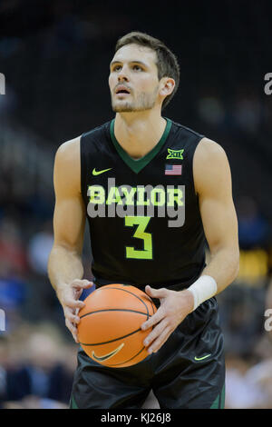 Novembre 20, 2017 - Kansas City, MO. Stati Uniti - Baylor Bears guard Jake Lindsey #3 in azione durante la Hall of Fame Classic di pallacanestro degli uomini di gioco tra Baylor orsi e Wisconsin Badgers presso il centro di Sprint in Kansas City, MO..Frequenza: 10243.Baylor ha vinto 70-65.Jimmy Rash/Cal Sport Media Foto Stock